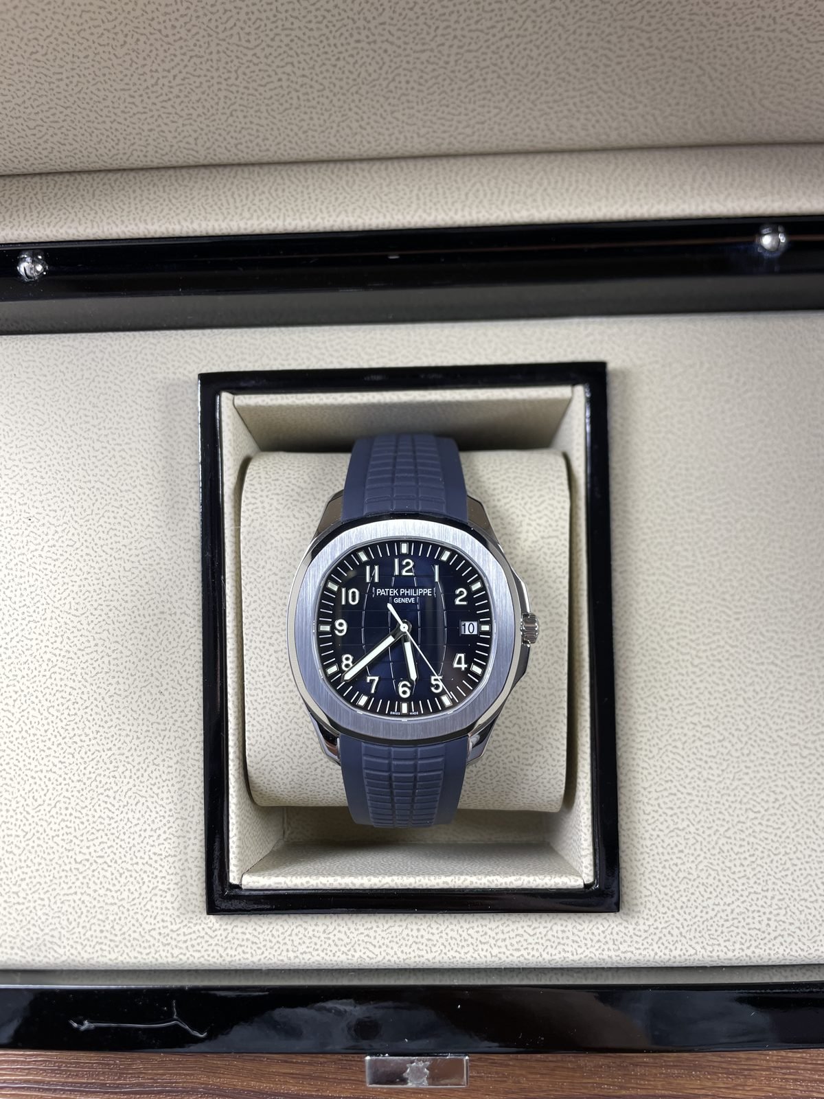 Patek Philippe Aquanaut 5168G-001 replica watch QC detail image 4