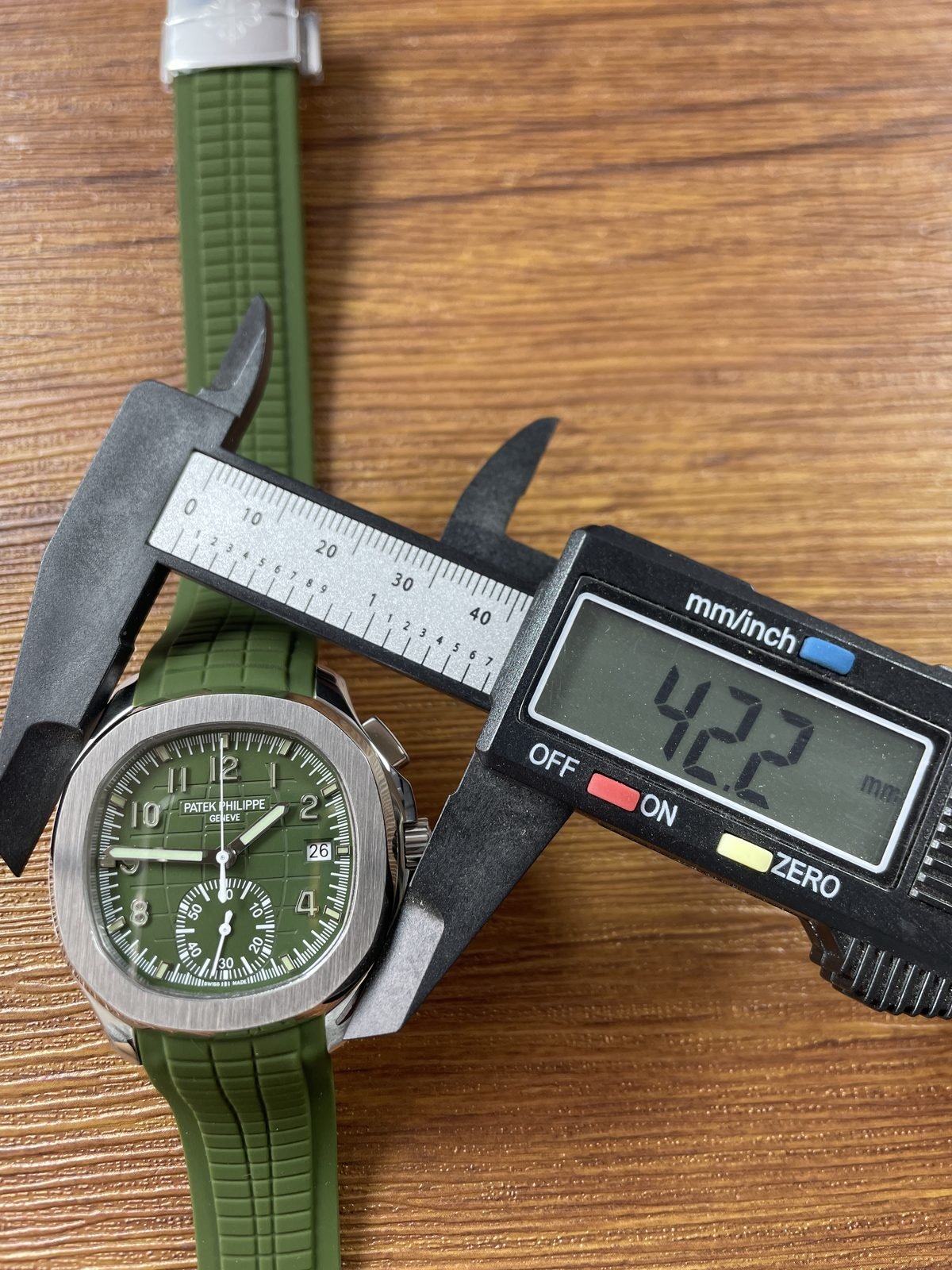Patek Philippe Aquanaut 5968G-010 replica watch QC detail image 6