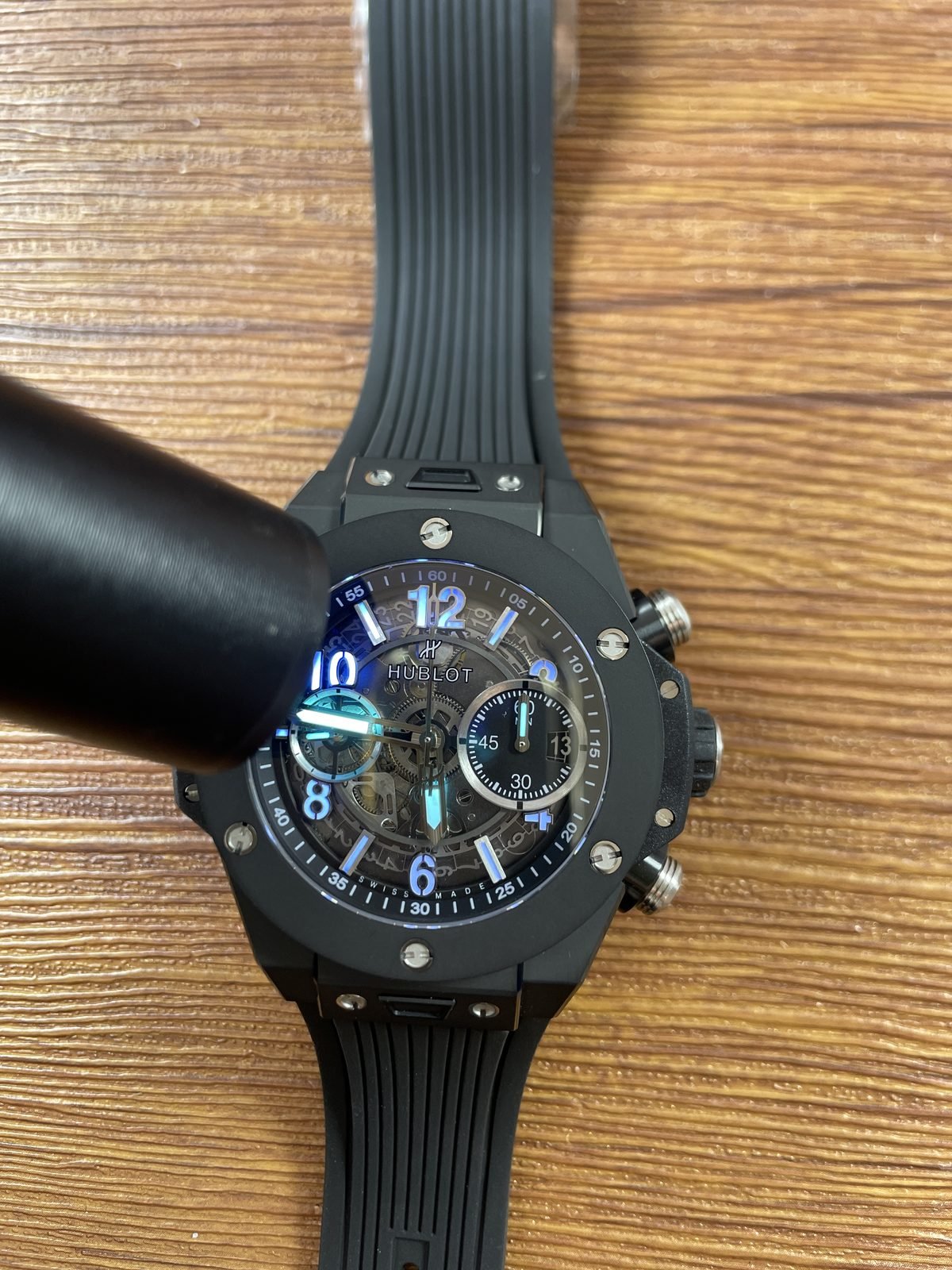 Hublot Big Bang 441 CI 1170 RX replica dial and hands under directed blue light