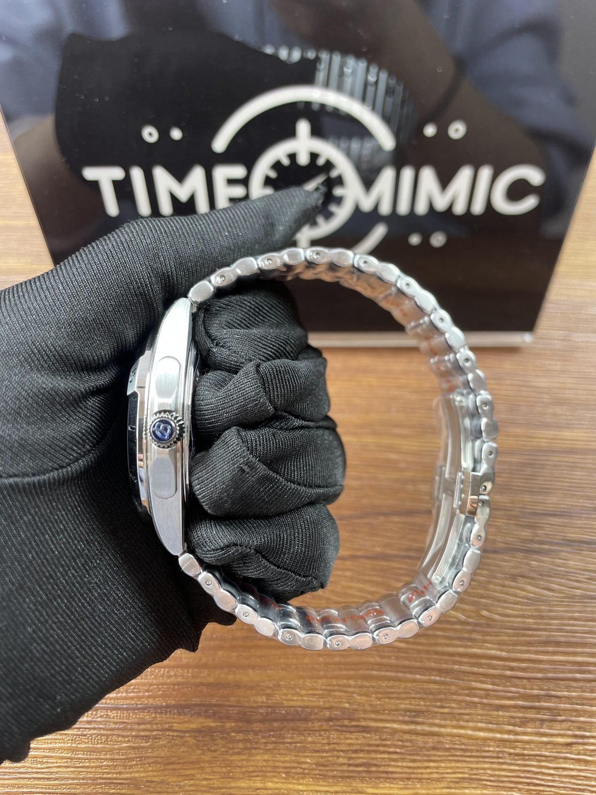 Breitling Chronomat A32398101C1A1 replica polished side profile onion-style crown and silver-tone bracelet