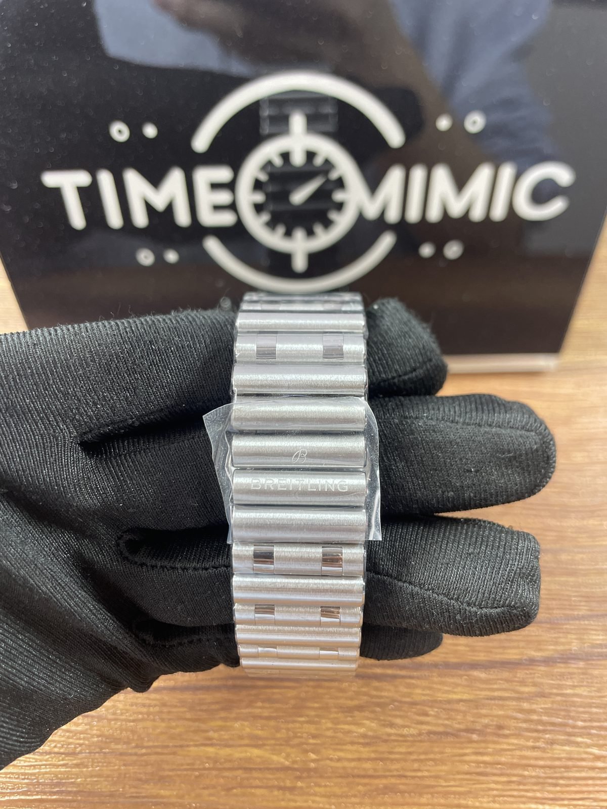 Breitling Chronomat AB0134101C1A1 replica Rouleaux-style bracelet and folding clasp construction