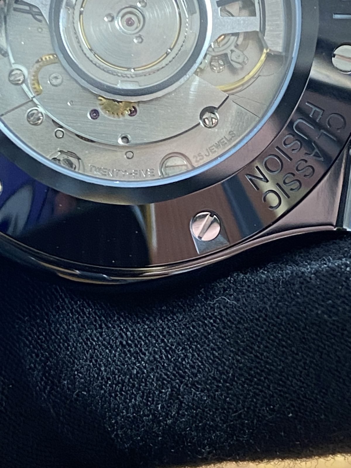 Hublot Classic Fusion 511 NX 7071 RX replica movement macro 25 jewels style text