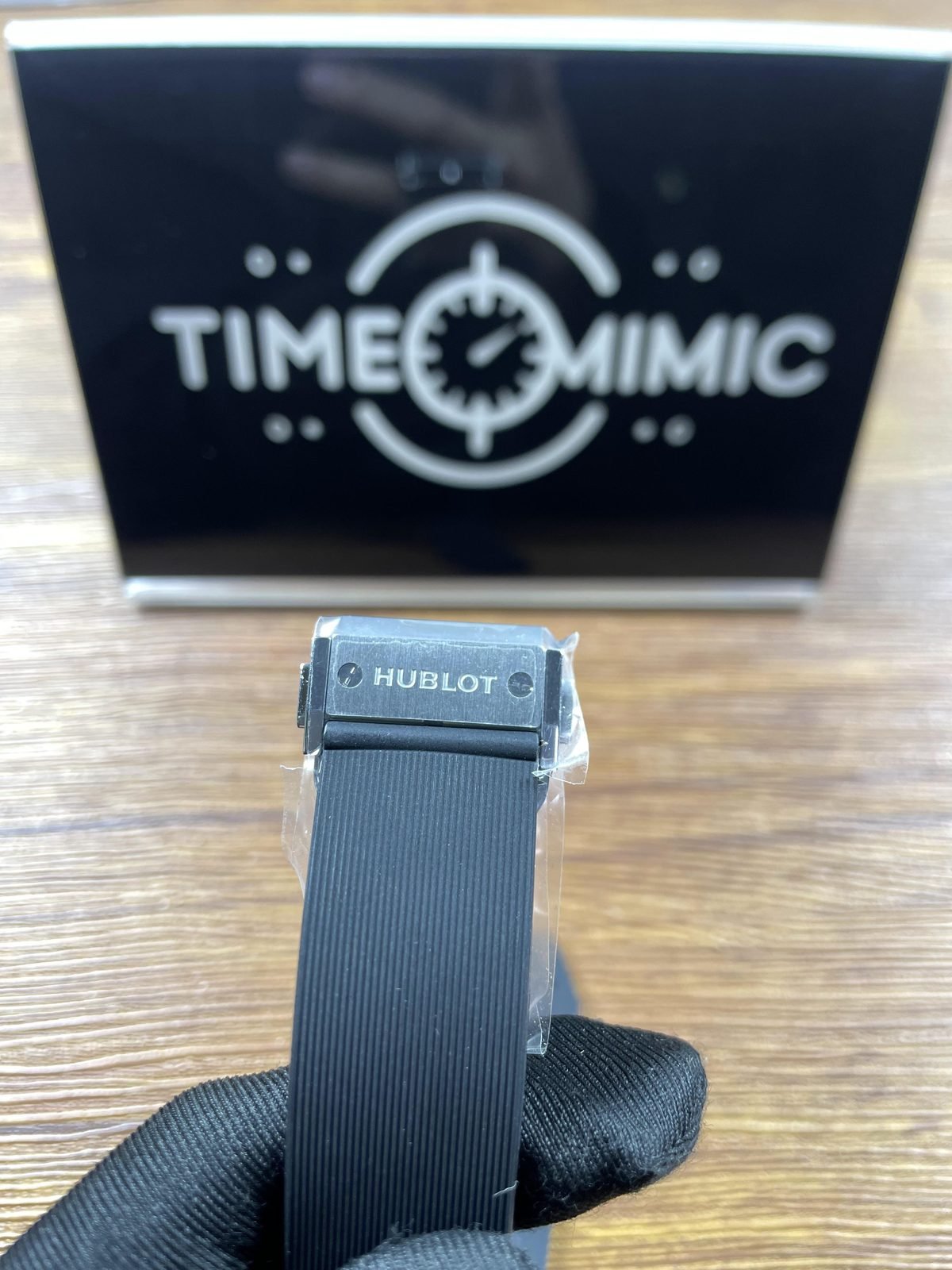 Hublot Classic Fusion 565 NX 7071 RX replica lined strap Hublot style folding clasp front
