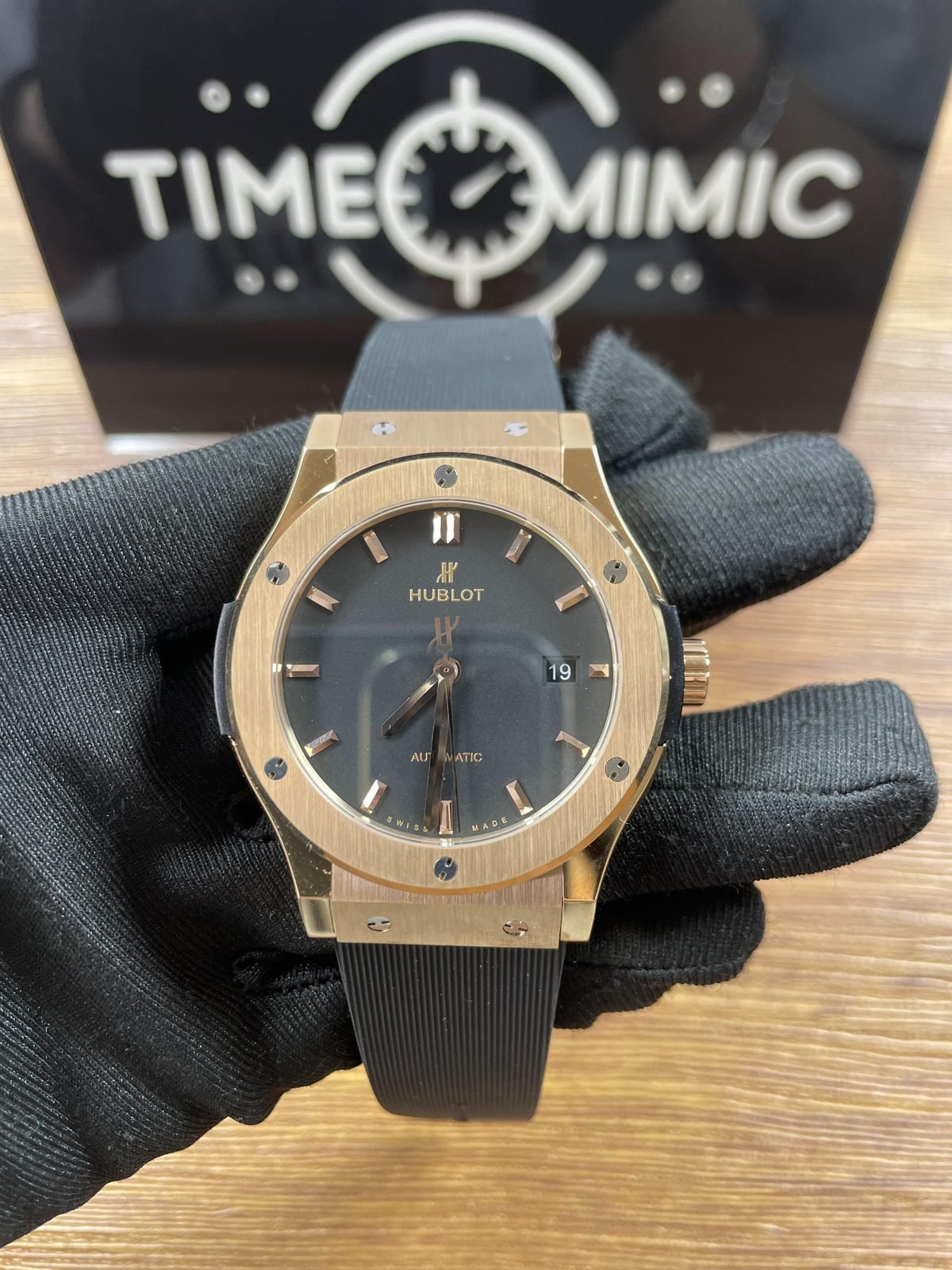 Hublot Classic Fusion 565 OX 1480 RX replica warm rose gold colour black sunray style dial front