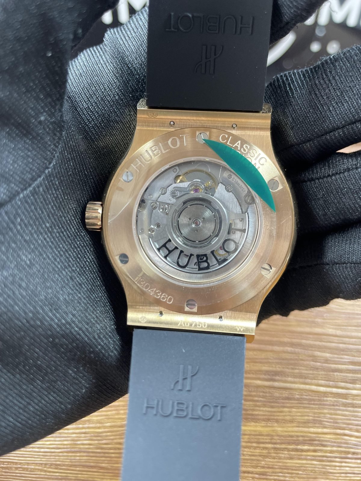 Hublot Classic Fusion 565 OX 1480 RX replica display back central rotor 1304380 Au750 style markings