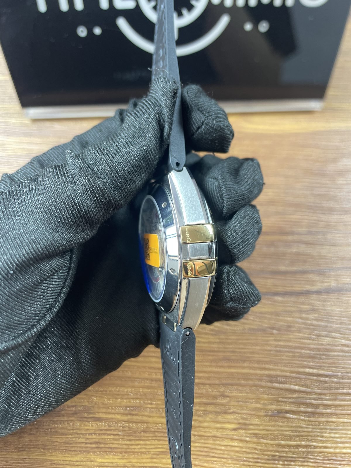 Omega Constellation replica opposite case side gold tone claw detail and Au750 style marking