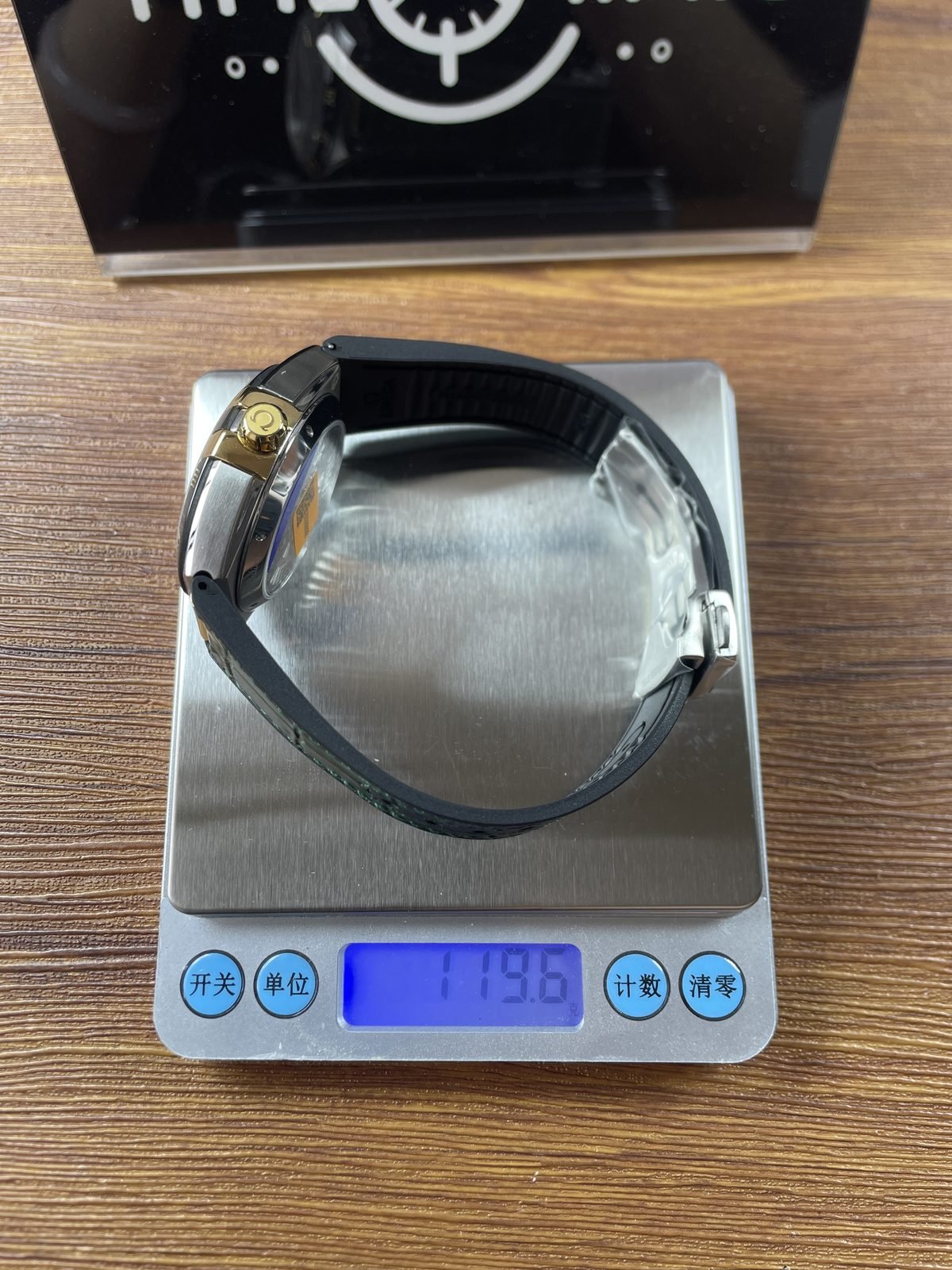 Omega Constellation replica complete watch scale image reading about 119.6 grams