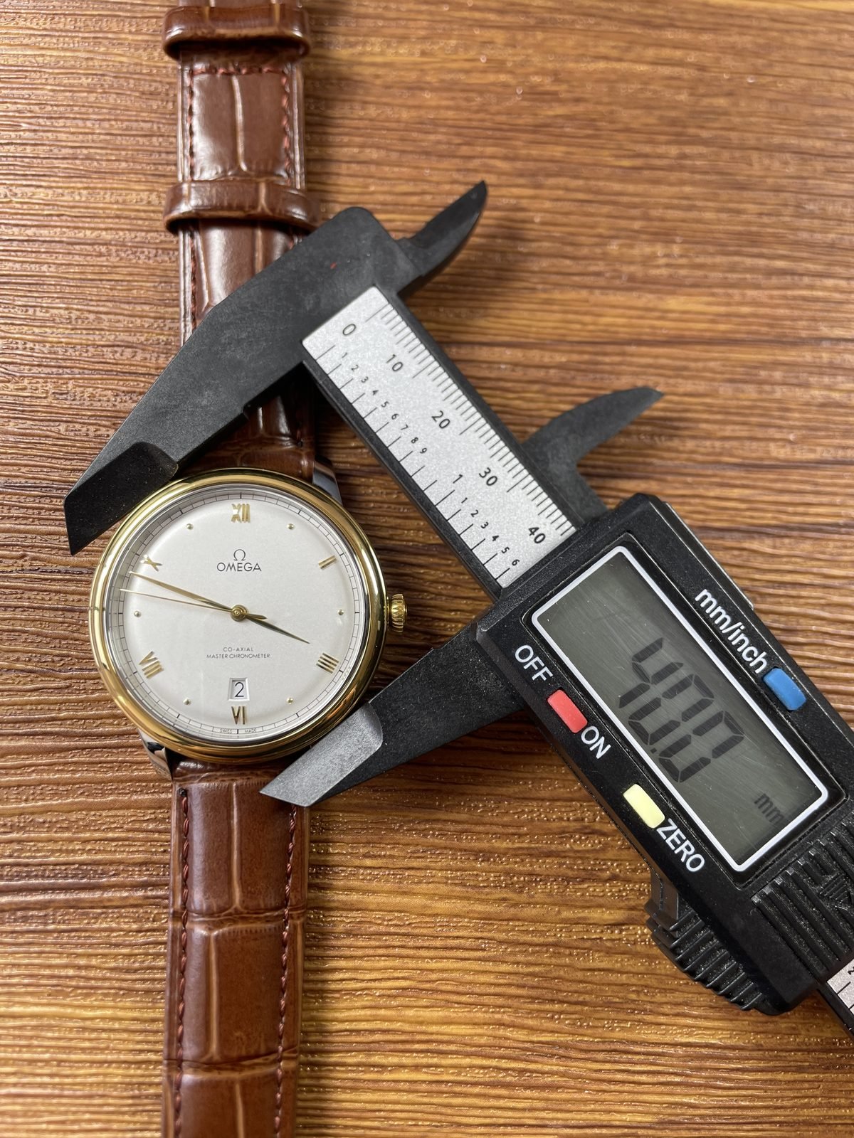 Omega De Ville replica single case diameter caliper placement reading about 40.0 millimetres