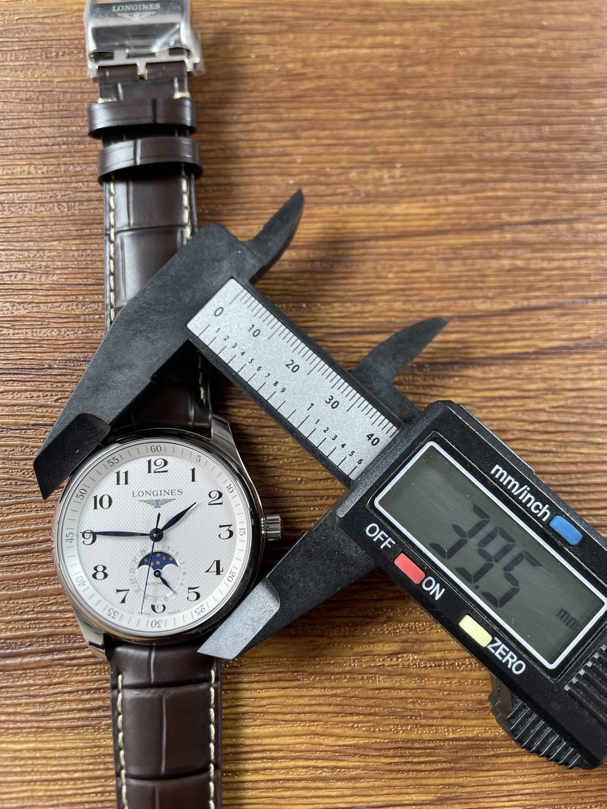 Longines Master Collection L2 909 4 78 3 replica one case region caliper reading about 39.5 millimetres