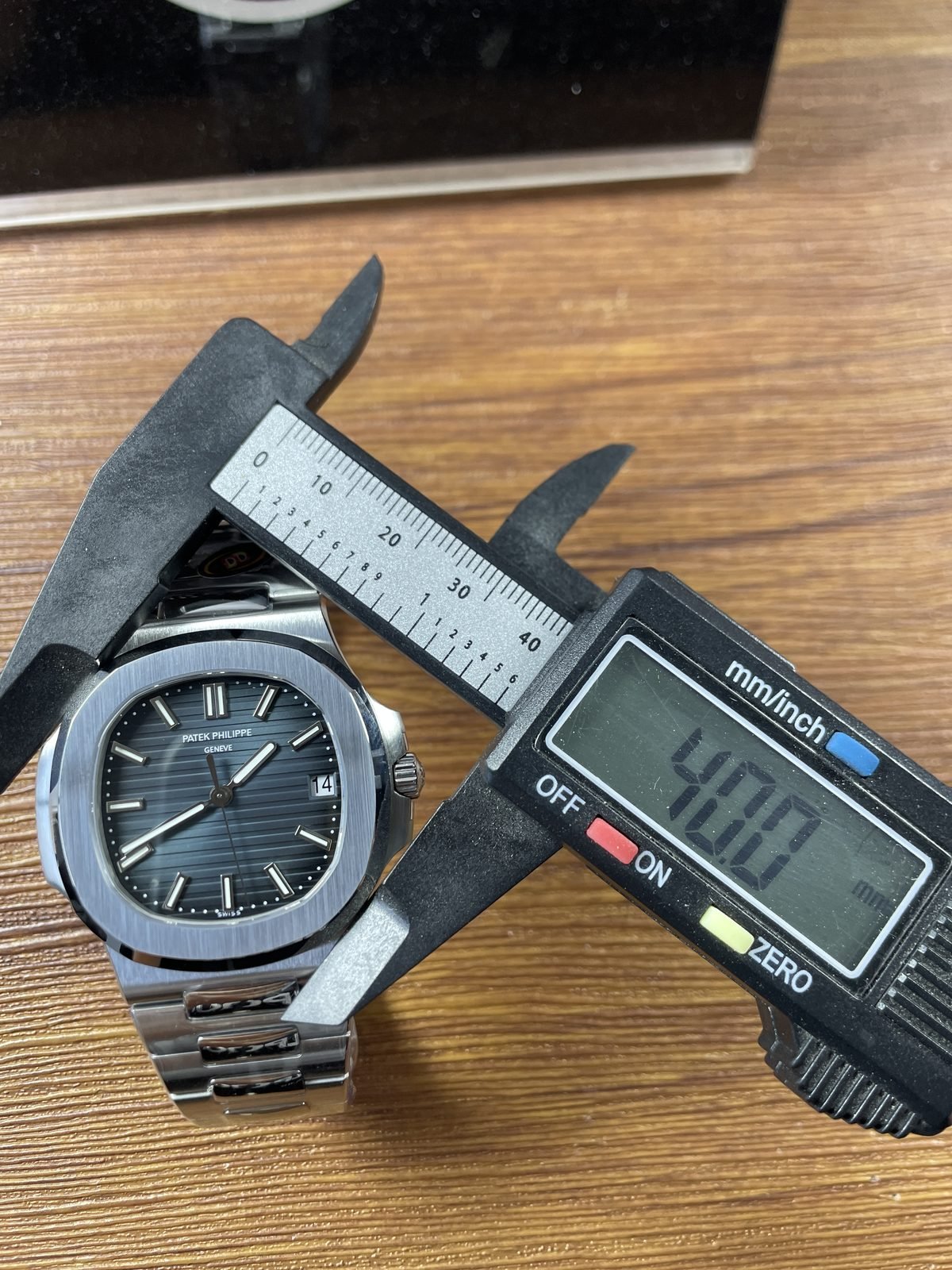 Patek Philippe Nautilus 5711-1A-010 replica watch QC detail image 6
