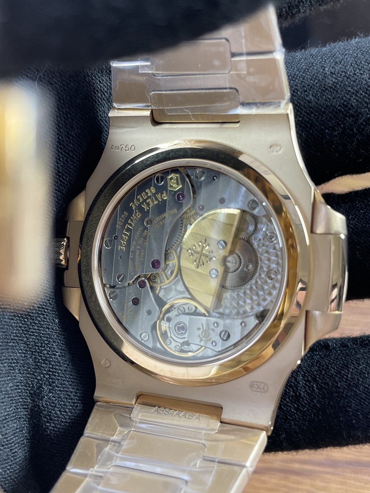 Patek Philippe Nautilus 5712-1R-001 replica watch QC detail image 5