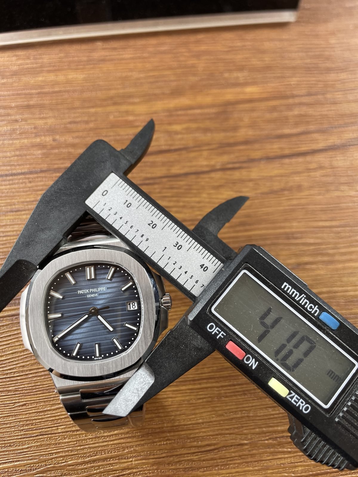 Patek Philippe Nautilus 5811-1G-001 replica watch QC detail image 6