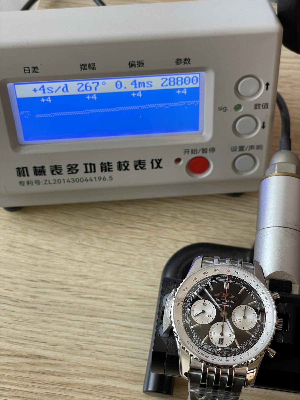 Breitling Navitimer AB0138211B1A1 replica timing machine snapshot plus 4 seconds per day 267 degrees 0.4 milliseconds and 28800