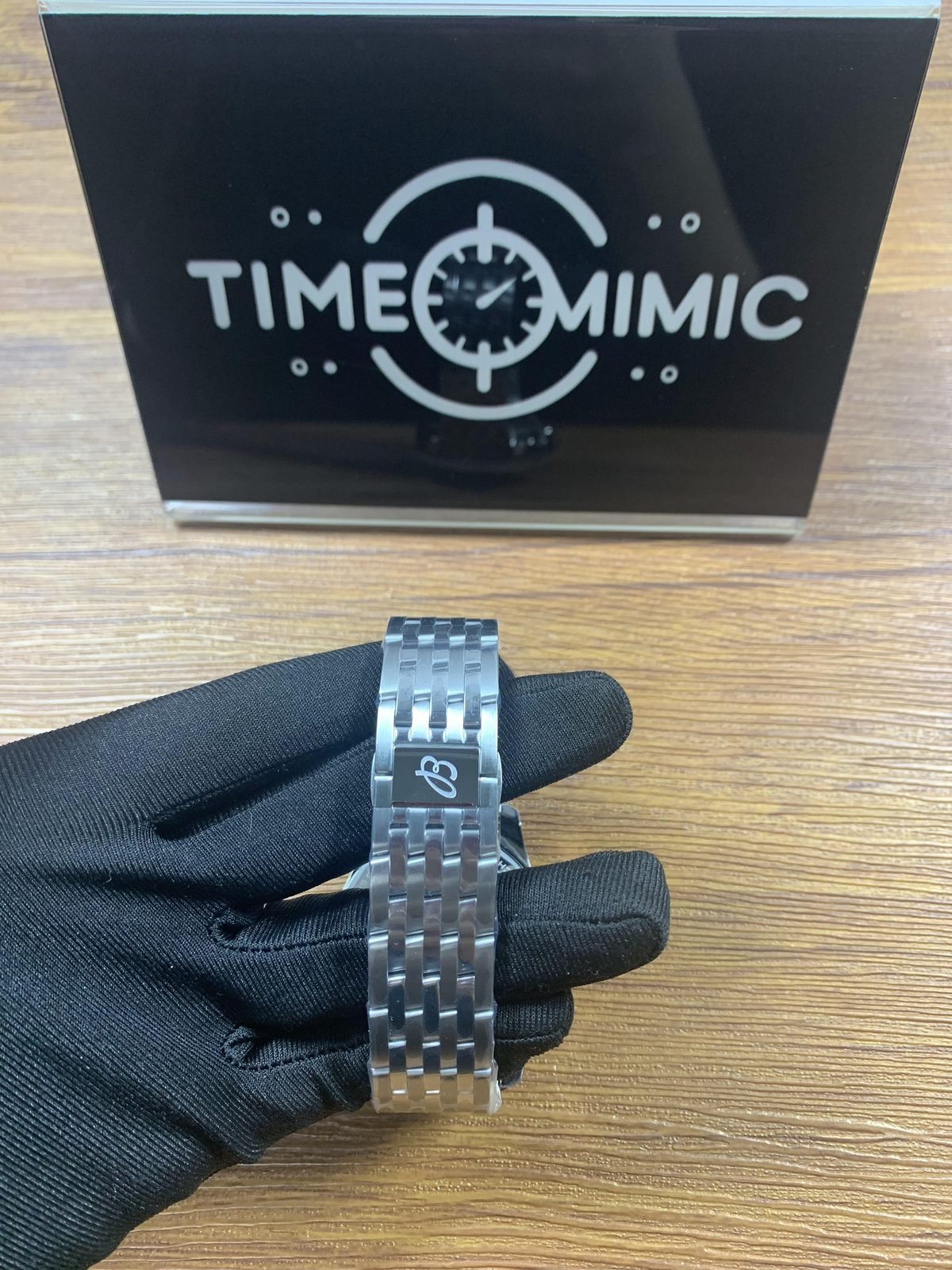 Breitling Navitimer AB0139211B1P1 listing sample silver-tone multi-row bracelet closed clasp exterior