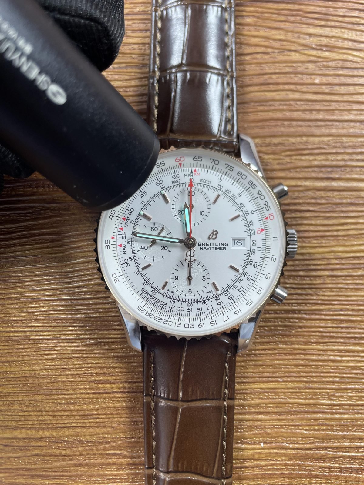Breitling Navitimer Custom replica cyan green hand response under ultraviolet style light