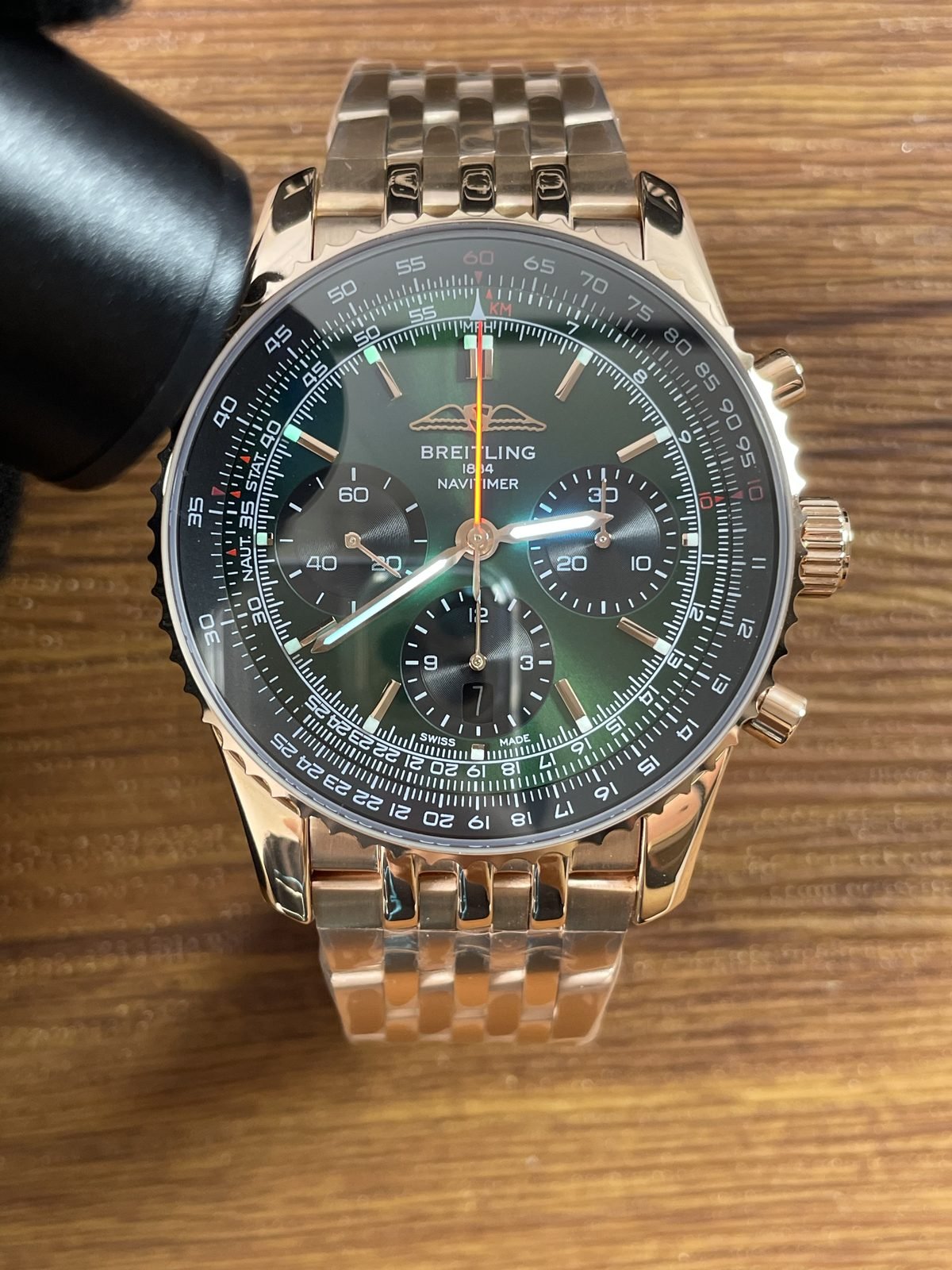 Breitling Navitimer RB0137241L1R1 replica green dial marker and hand response under directed light