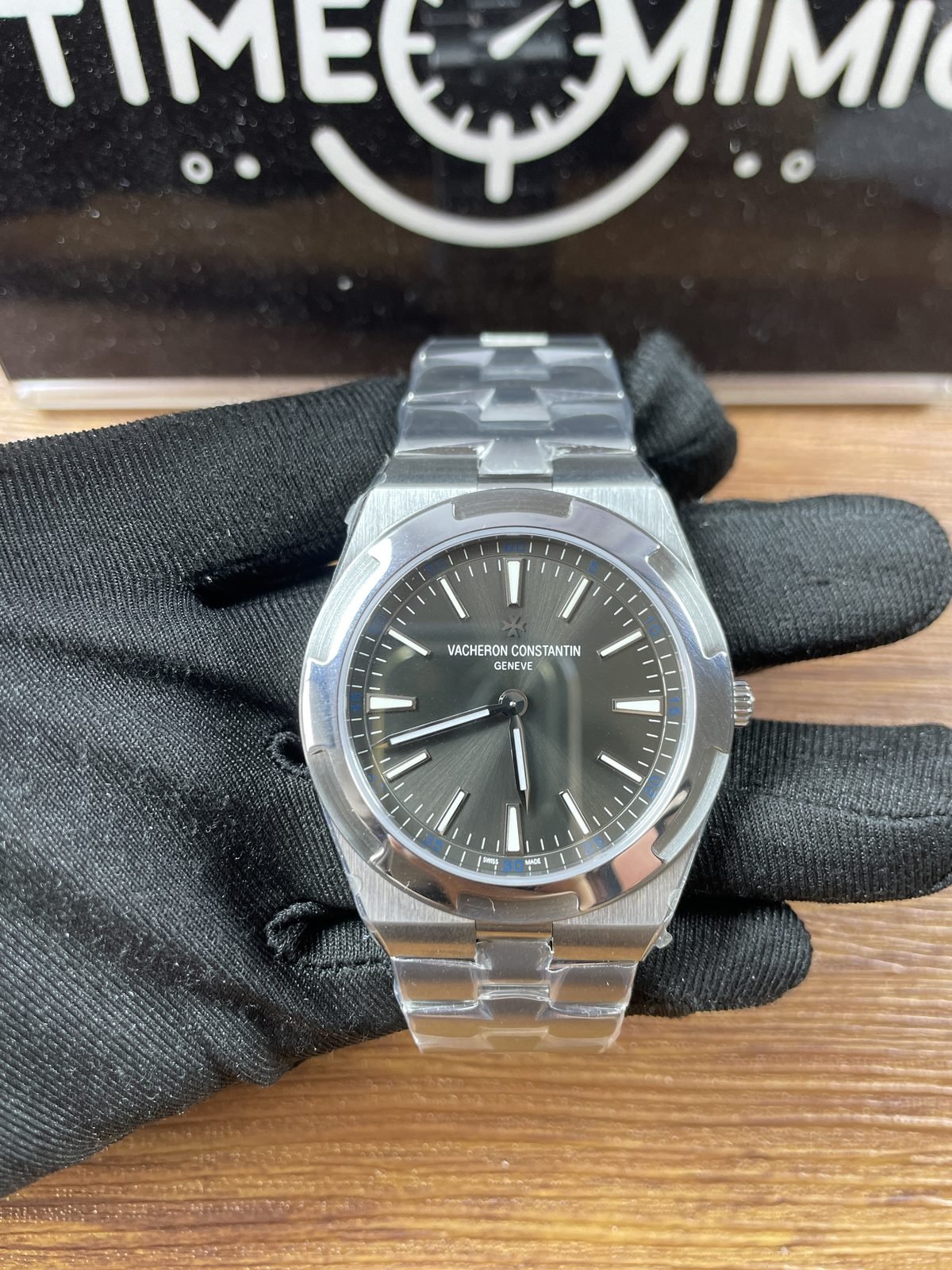Vacheron Constantin Overseas 2000V-120G-B122 replica watch QC detail image 1