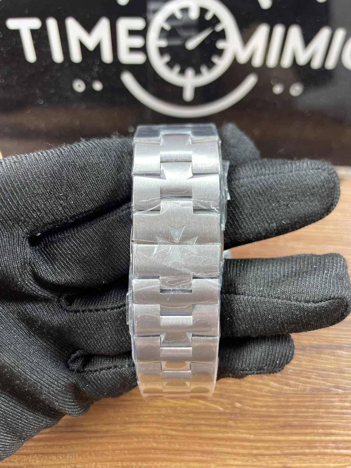Vacheron Constantin Overseas 2000V-120G-B122 replica watch QC detail image 3