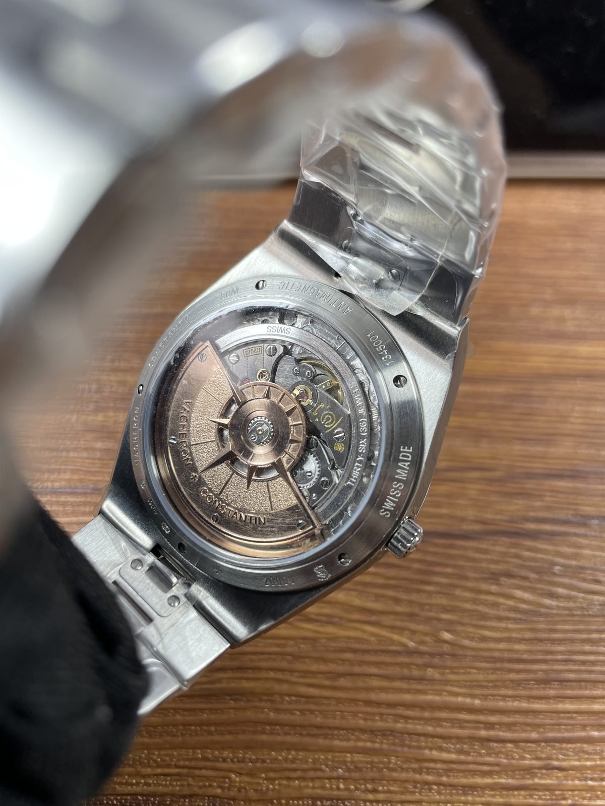 Vacheron Constantin Overseas 2000V-120G-B122 replica watch QC detail image 4