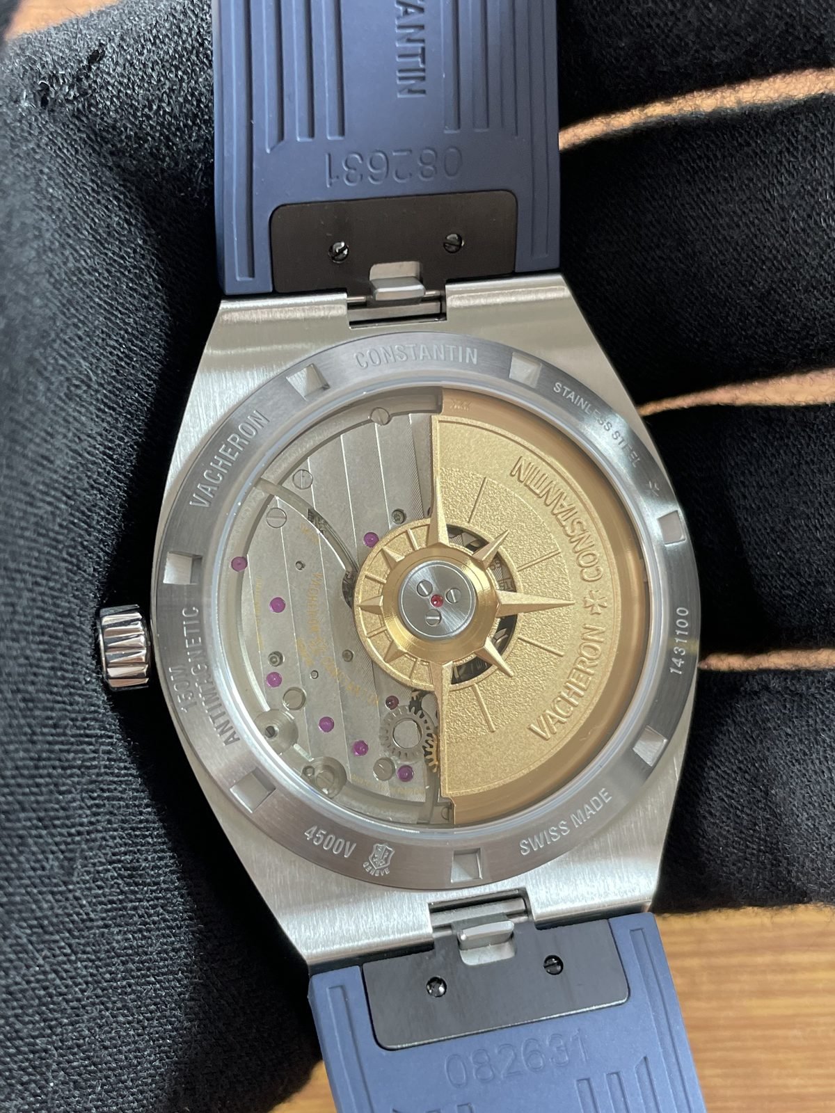 Vacheron Constantin Overseas 4500V replica watch QC detail image 5