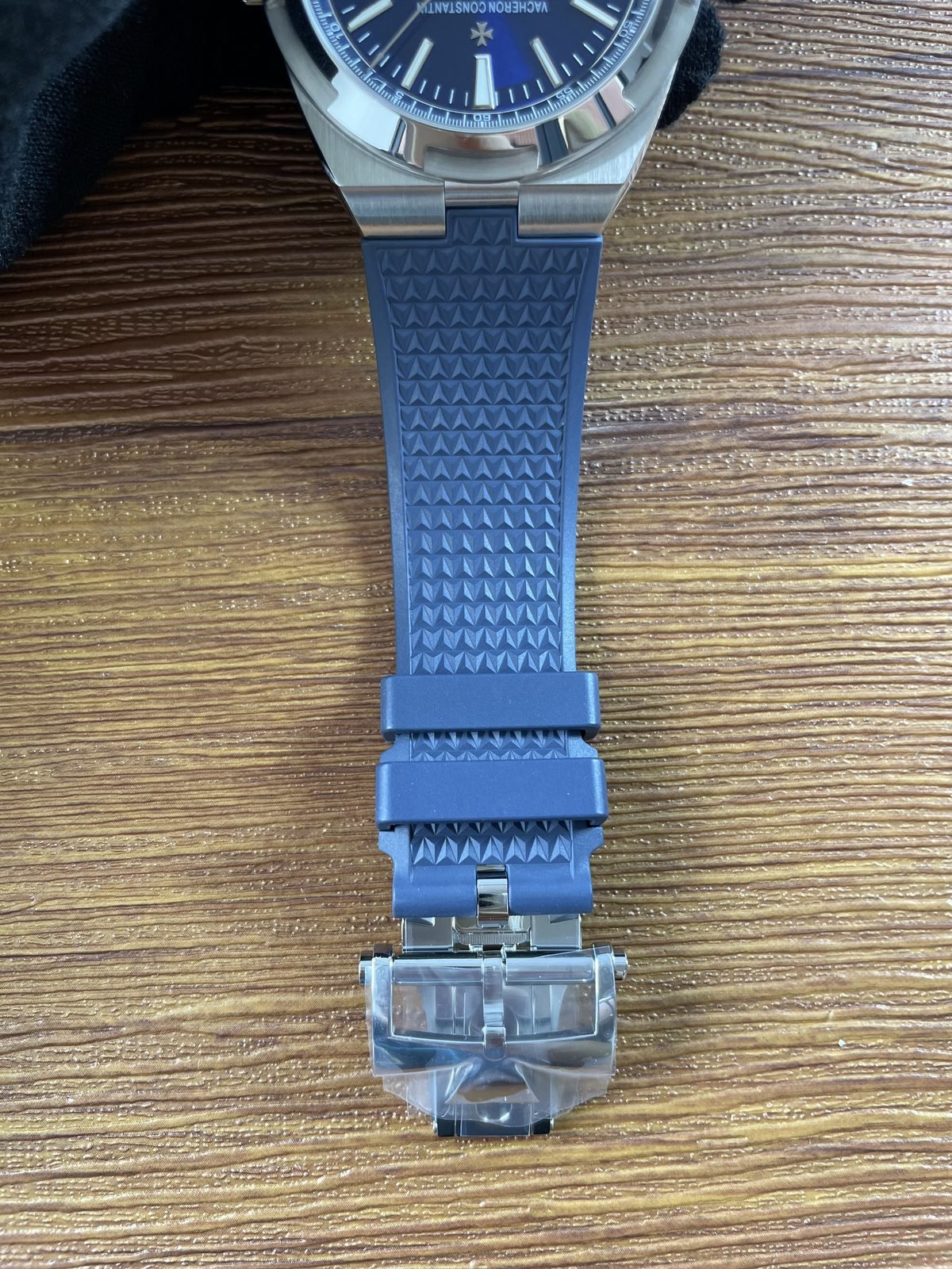 Vacheron Constantin Overseas 4500V replica watch QC detail image 7