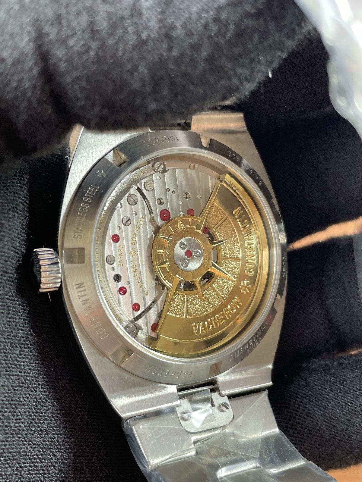 Vacheron Constantin Overseas 7700V replica watch QC detail image 5