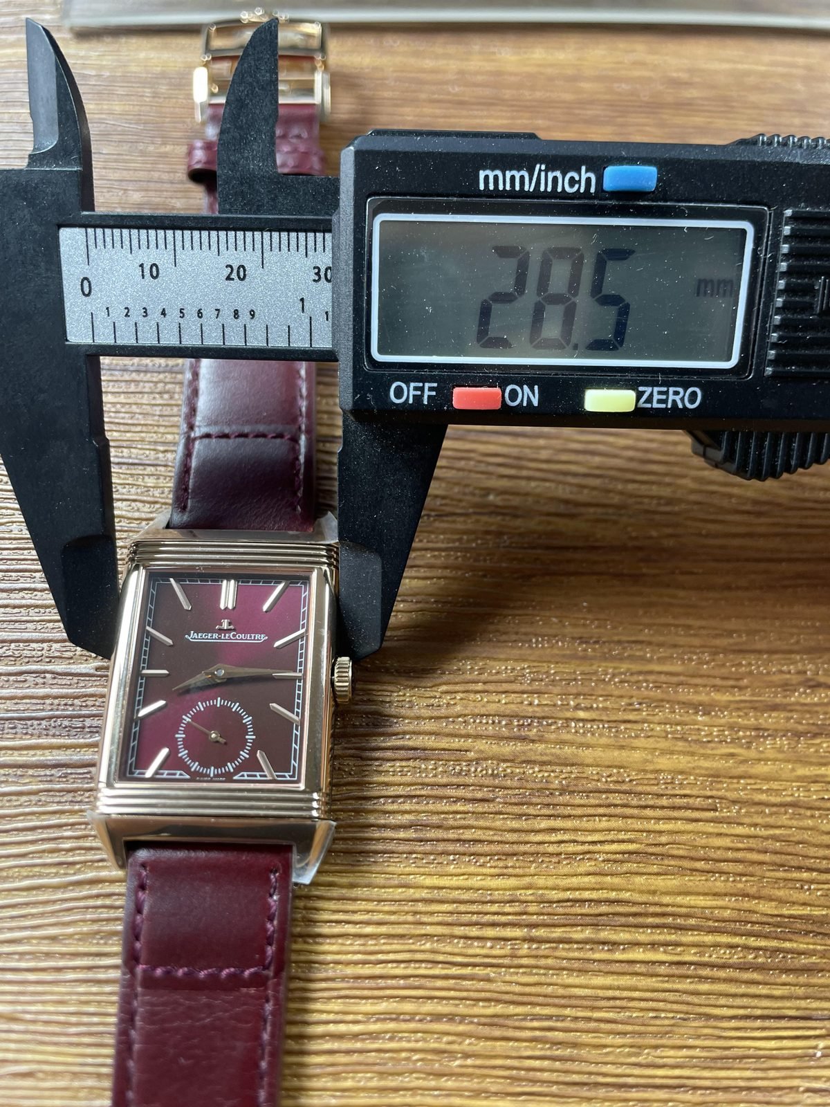 Jaeger LeCoultre Reverso 398256J replica one no crown rectangular case width reading about 28.5 millimetres