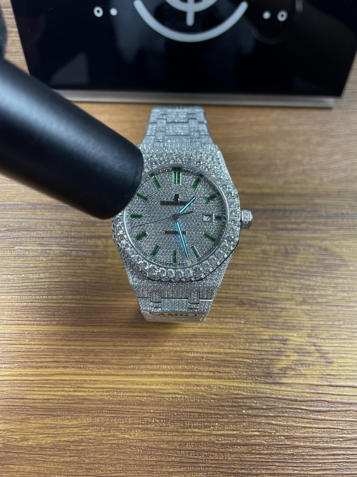 Audemars Piguet Royal Oak 15400 iced out replica watch QC image 3