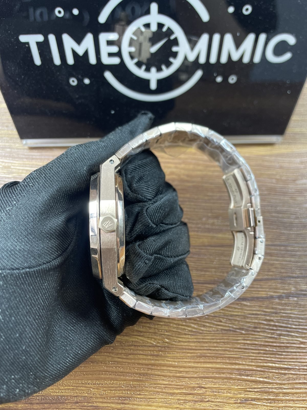 Royal Oak 15407OR replica rose-gold-tone case profile and AP crown