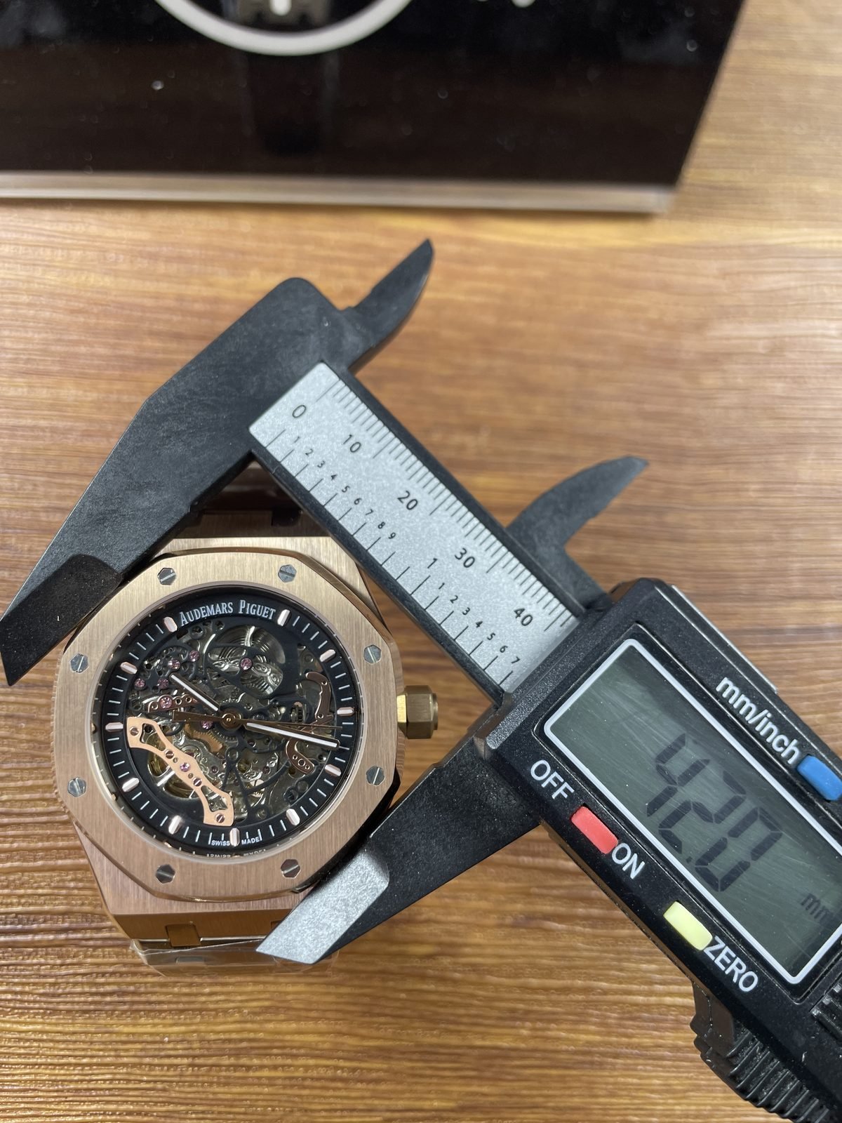 Royal Oak 15407OR replica 42.7 mm photographed span measurement