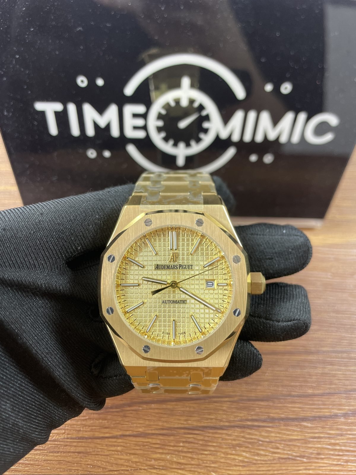 Royal Oak 15450 yellow-gold-tone replica front view with gold grid dial