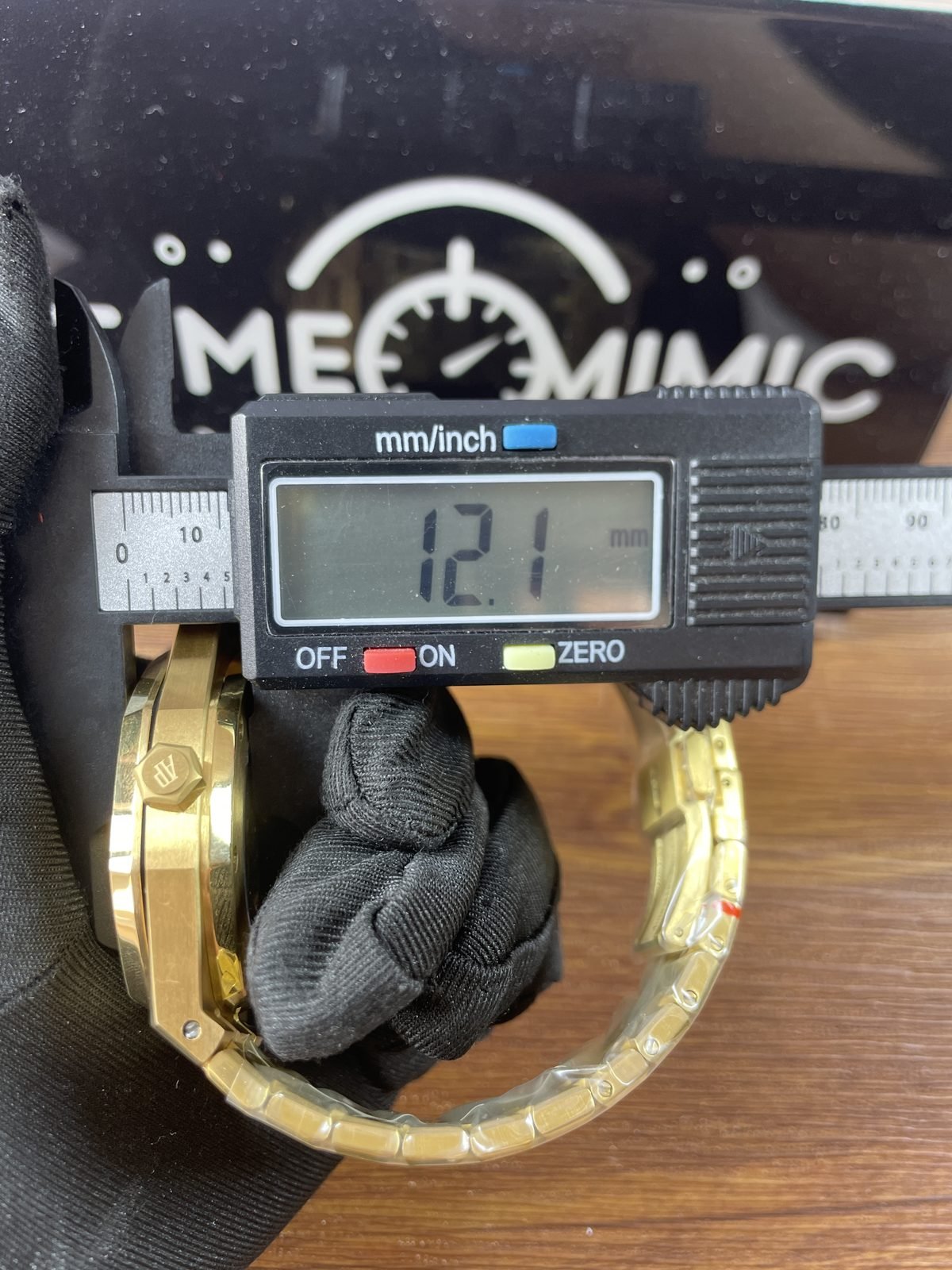 Royal Oak 15450 replica calliper showing approximately 12.1 mm thickness