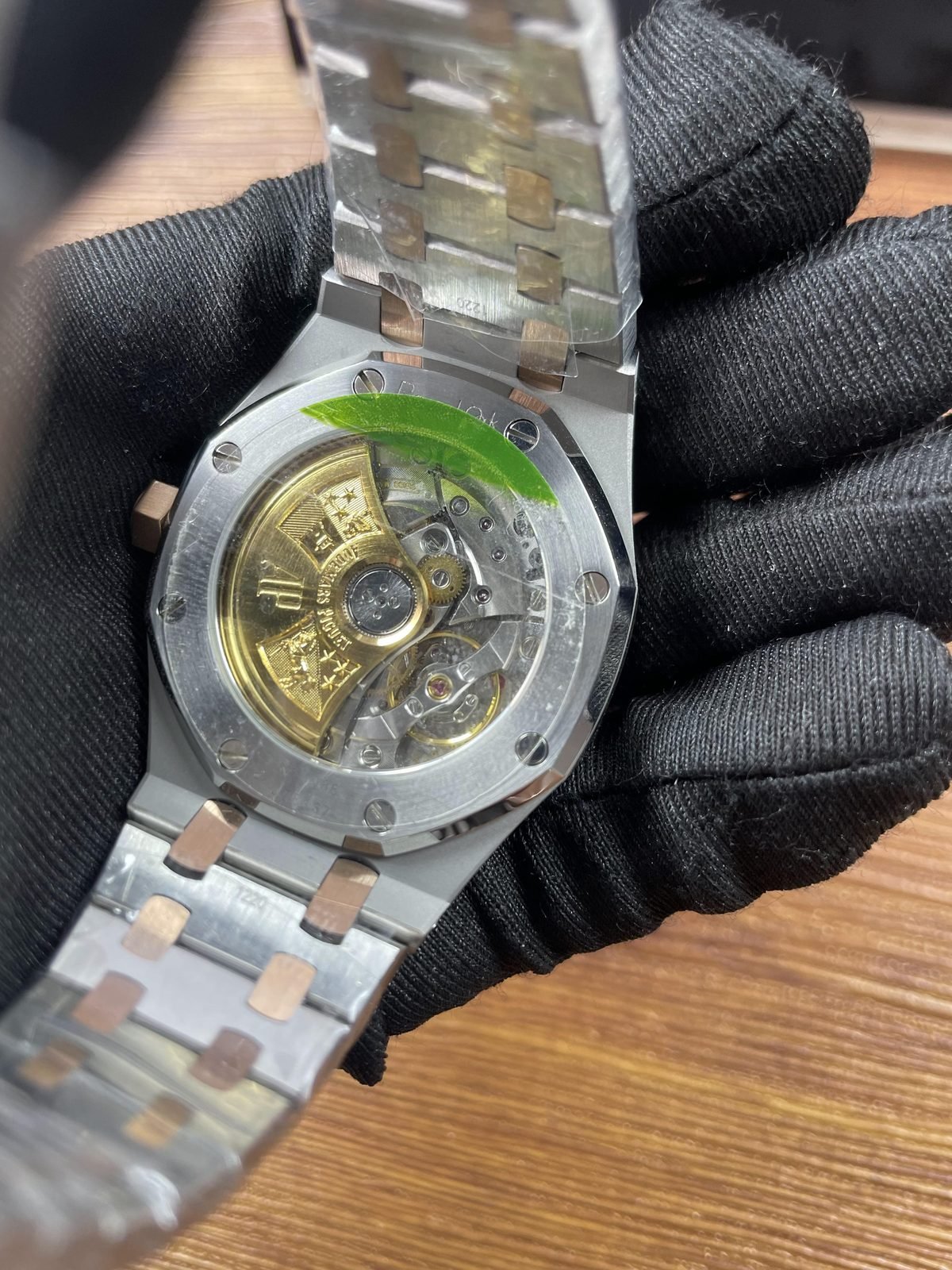 Royal Oak 15450SR replica exhibition caseback with decorated gold-tone automatic rotor