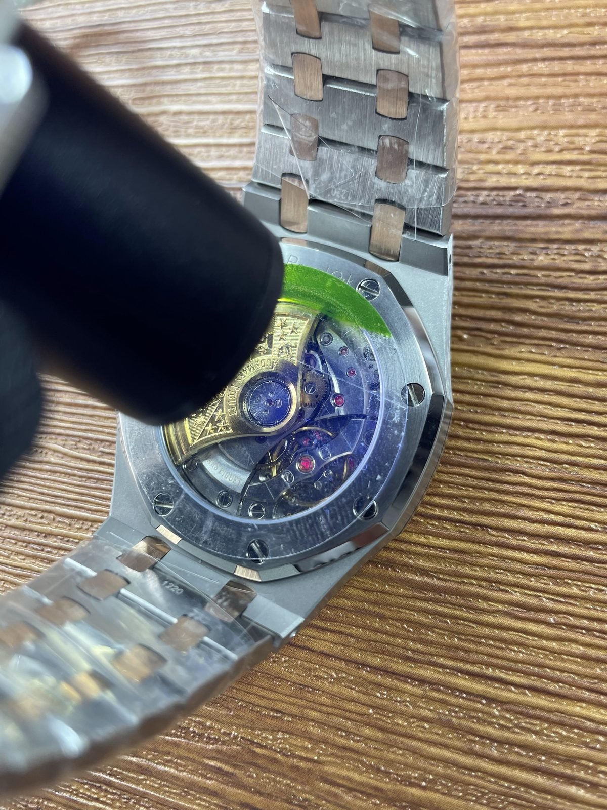 Royal Oak 15450SR replica movement and caseback under inspection light