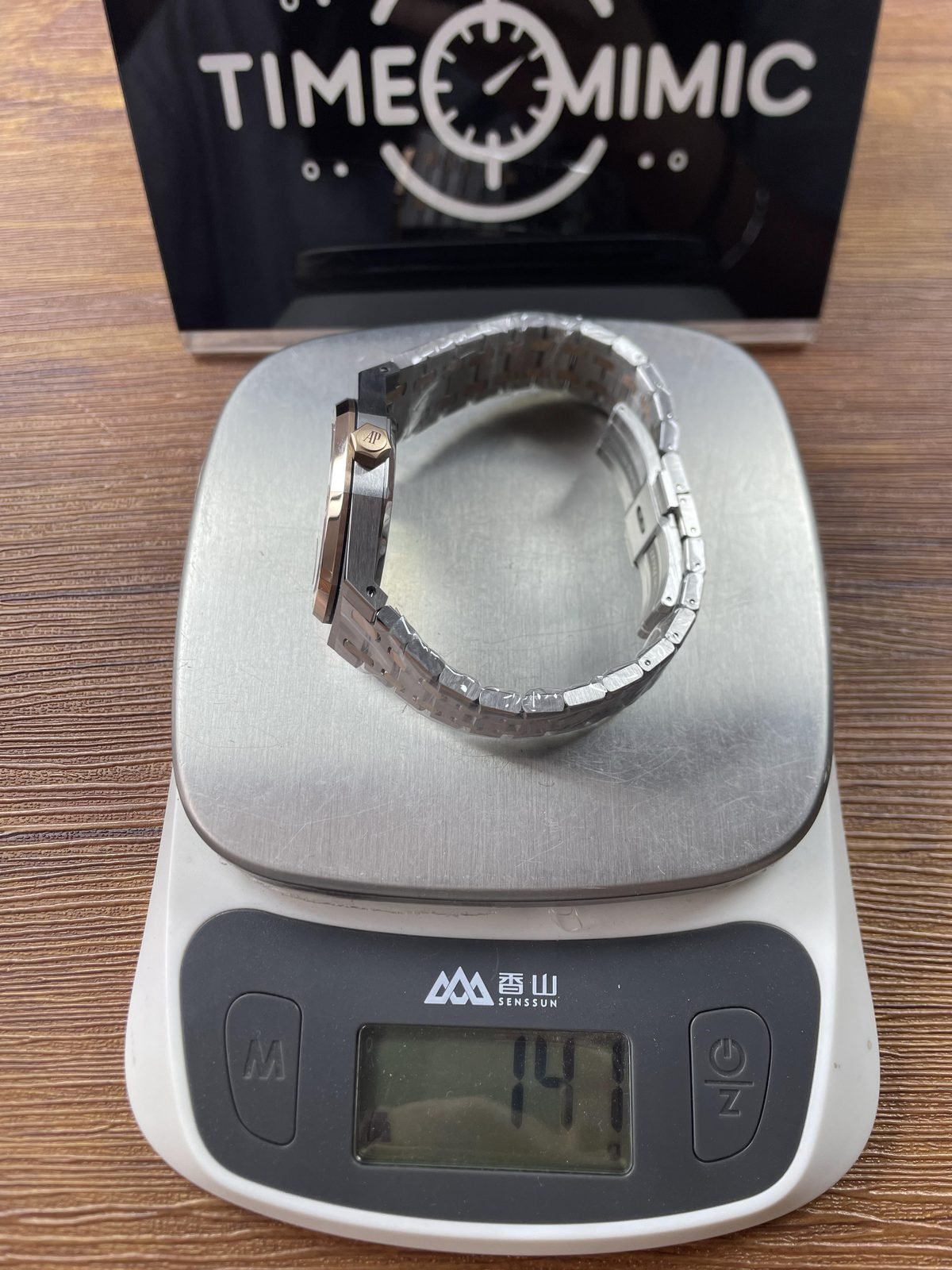Royal Oak 15450SR replica photographed sample weighing 141 grams