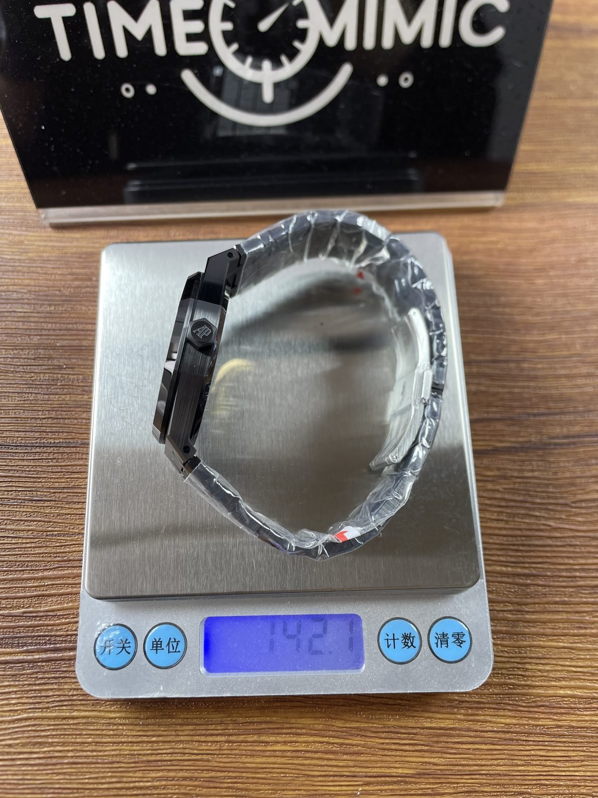 Royal Oak 15500 replica light-aqua configuration faint scale reading around 142.1 grams