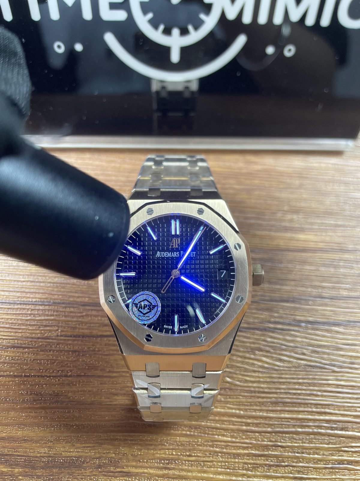 Royal Oak 15500OR replica black grid dial under blue inspection light