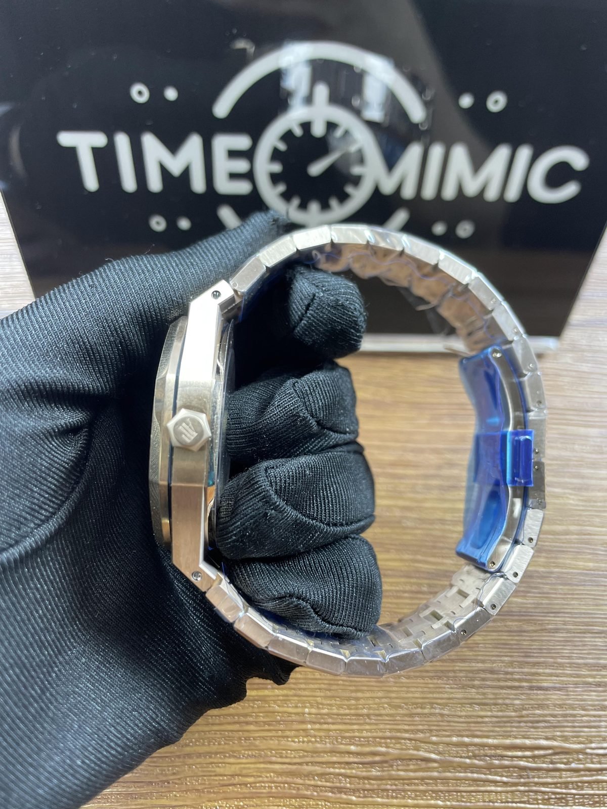Separate Royal Oak 15500OR bracelet-version replica case profile and protected clasp