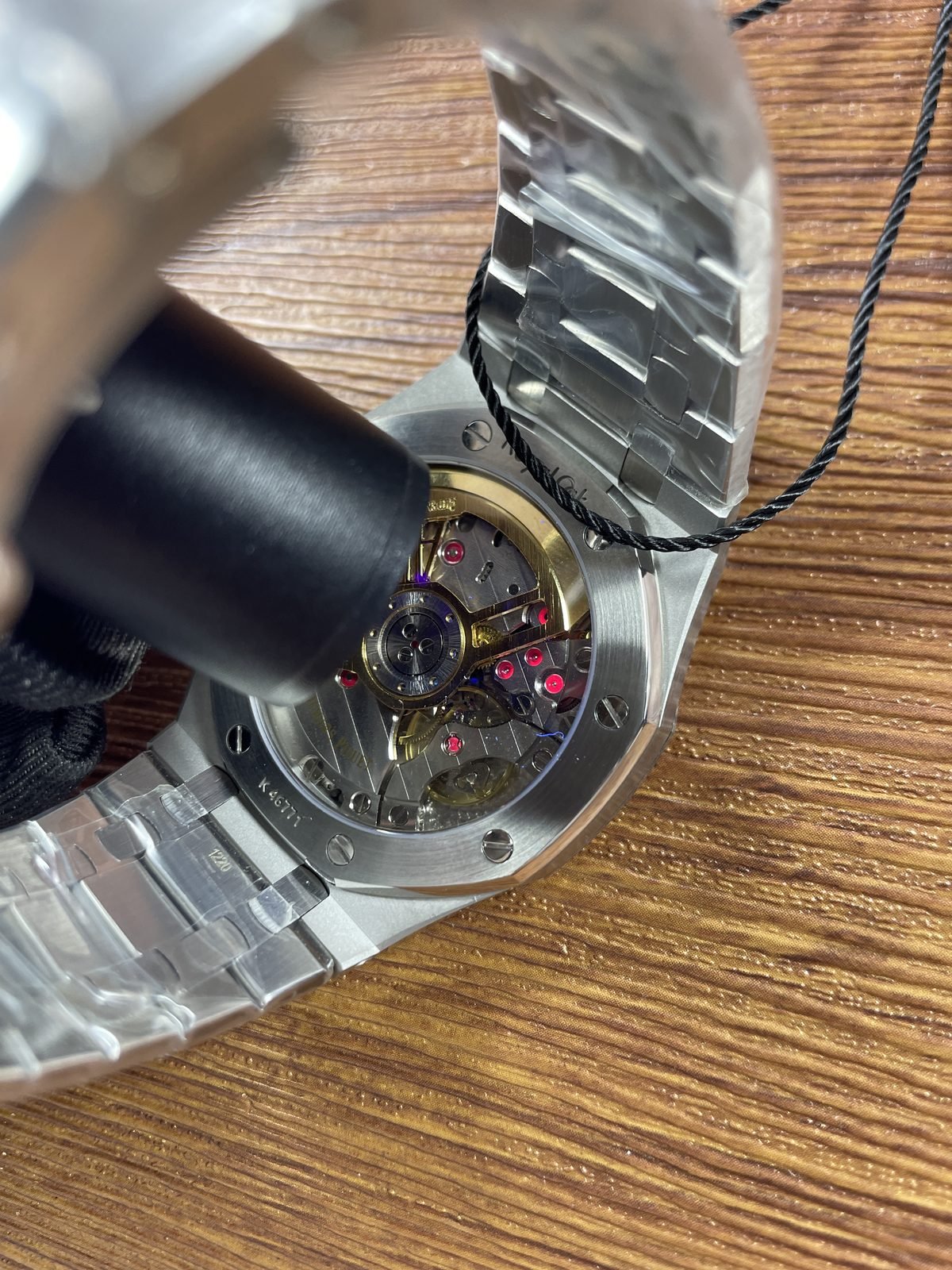 Royal Oak 15500ST replica blue-light exhibition-back and movement inspection