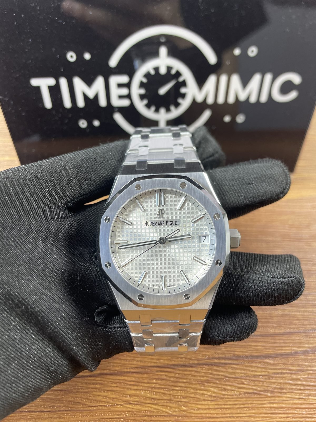 Royal Oak 15500ST 04 replica silver grid dial steel-tone integrated bracelet front photo sample