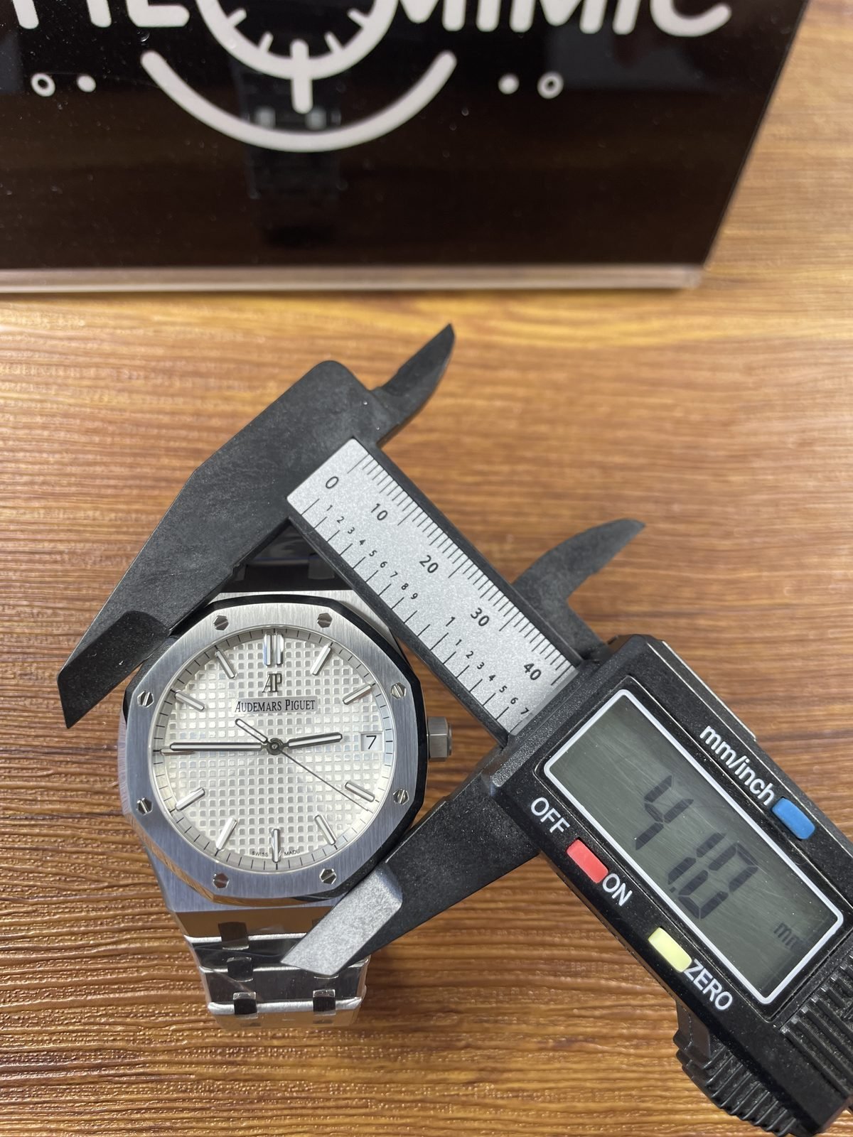Royal Oak 15500ST 04 replica photo sample calliper reading approximately 41.0 millimetres