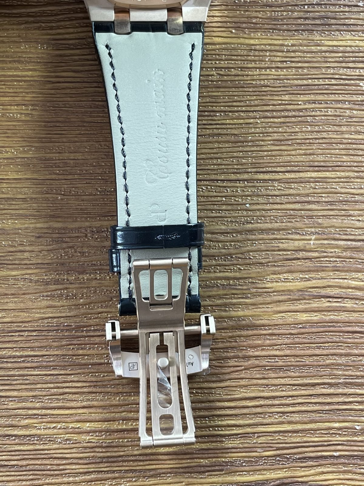 Royal Oak 15510OR D002CR 02 replica strap lining and AP-style folding clasp interior markings