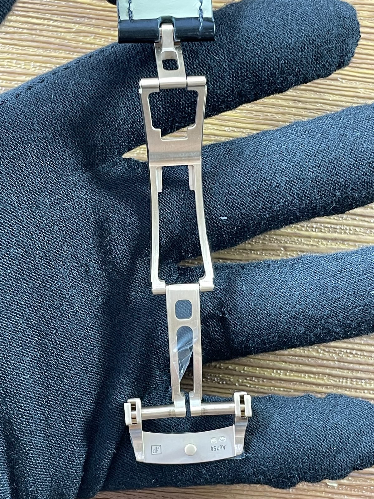 Royal Oak 15510OR D002CR 02 replica AP-style folding clasp open mechanism reverse side