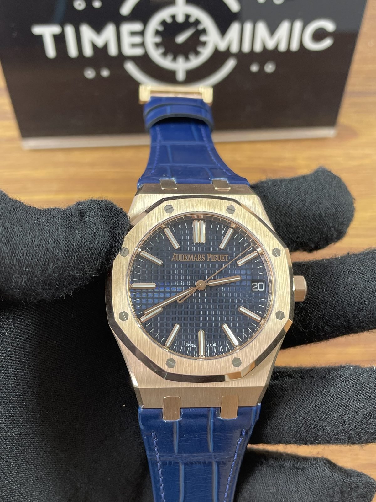Royal Oak 15510OR D315CR 02 replica blue square-grid dial date twenty and warm-tone octagonal bezel close view