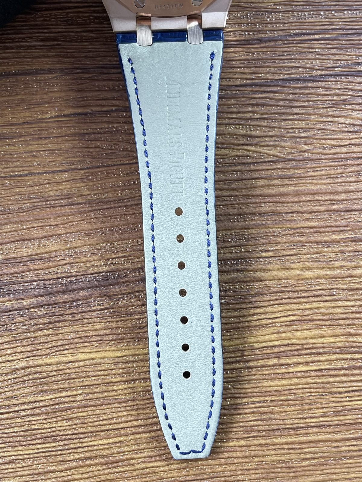 Royal Oak 15510OR D315CR 02 replica light strap lining blue stitching and embossed wording