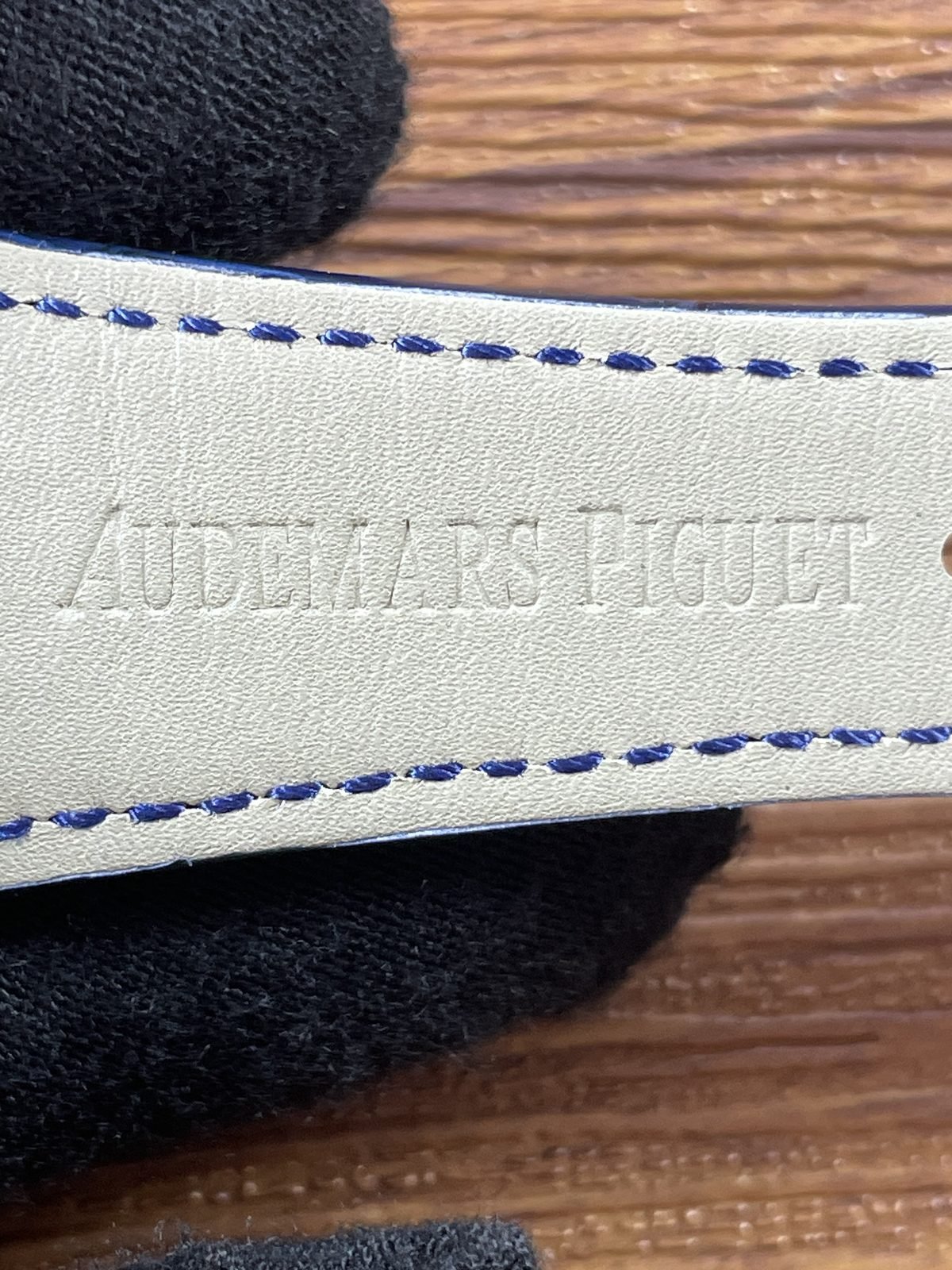 Royal Oak 15510OR D315CR 02 replica strap lining embossed Audemars Piguet-style wording close view