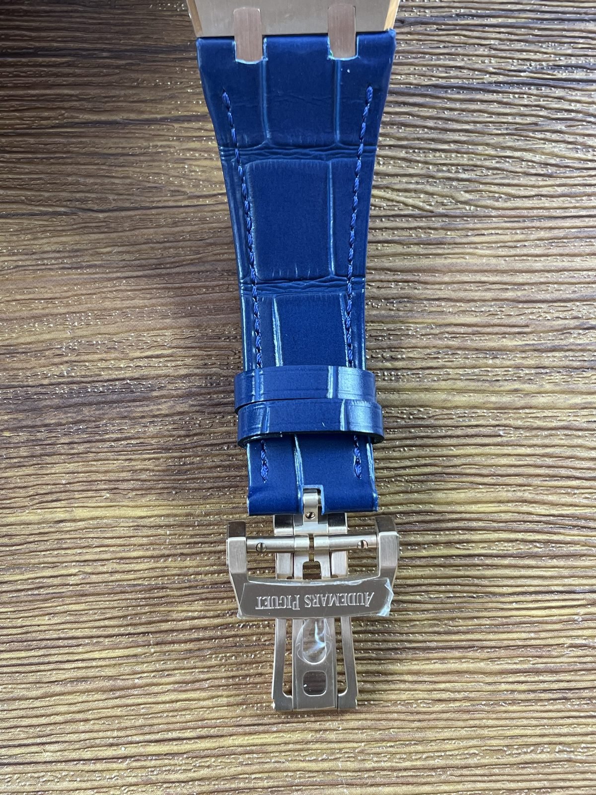 Royal Oak 15510OR D315CR 02 replica blue strap and AP-style folding clasp exterior