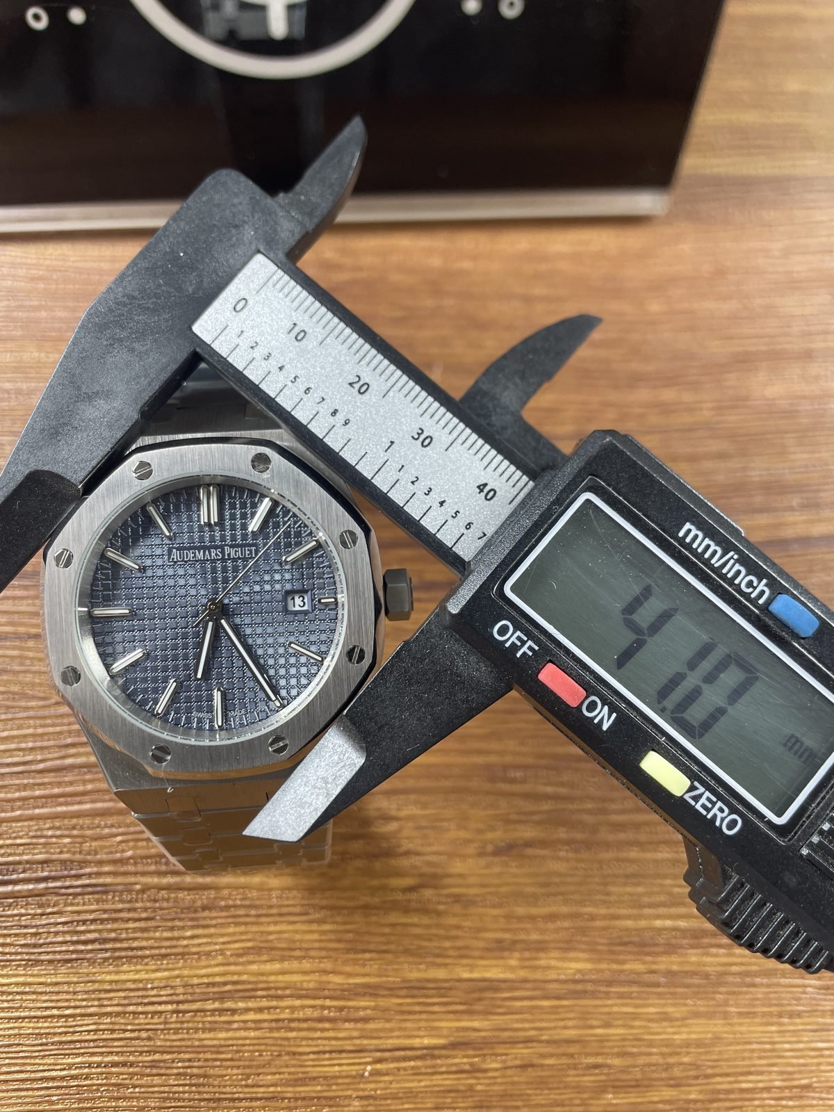 Royal Oak 15510ST 06 replica photo sample calliper reading approximately 41.3 millimetres