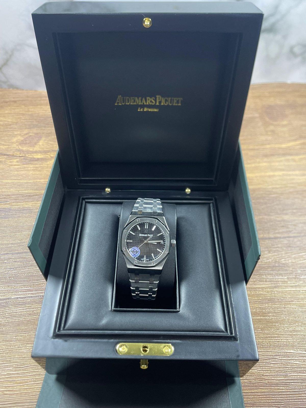 Royal Oak 15510ST 07 replica black dial date 25 displayed in AP-style presentation box