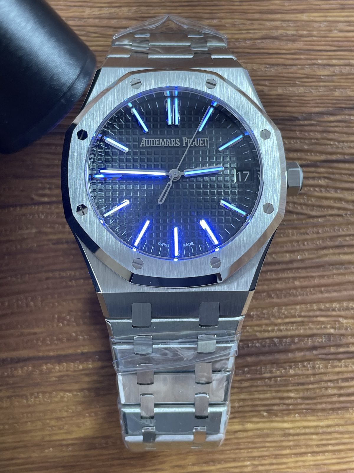 Royal Oak 15510ST 09 replica khaki dial hands and markers under blue or ultraviolet-style light